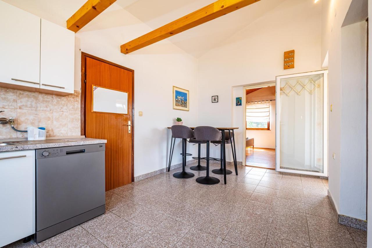 Apartment Sea And Mountain With Pool Novigrad  Номер фото