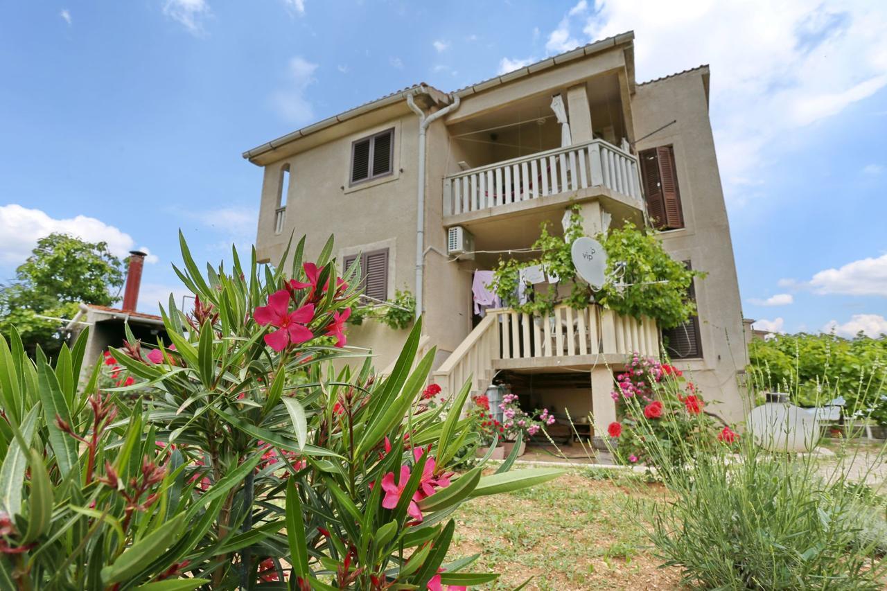 Apartment Sea And Mountain With Pool Novigrad  Екстер'єр фото